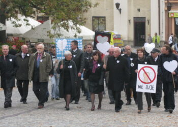 Marsz przeciw przemocy i uzależnieniom w Sandomierzu / Grażyna Szlęzak-Wójcik / Radio Kielce