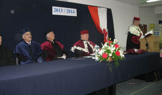 Wyższa Szkoła Humanistyczno-Przyrodnicza w Sandomierzu zainaugurowała rok akademicki. / Grażyna Szlęzak-Wójcik / Radio Kielce