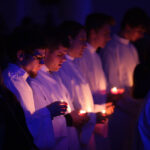 31.10.2013. Noc Świętych. Przed dniem Wszystkich Świętych, Duszpasterstwo Młodzieży Diecezji Kieleckiej zorganizowało czuwanie i modlitwę w parafii św. Franciszka / Wojciech Habdas / Radio Kielce