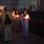 31.10.2013. Noc Świętych. Przed dniem Wszystkich Świętych, Duszpasterstwo Młodzieży Diecezji Kieleckiej zorganizowało czuwanie i modlitwę w parafii św. Franciszka / Wojciech Habdas / Radio Kielce