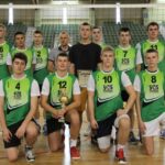 Reprezentacja Zespołu Szkół Ponadgimnazjalnych nr 1 w Kielcach zwyciężyła w XI Jesiennym Turnieju Siatkówki Chłopców / Maciej Makuła / Radio Kielce