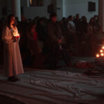 31.10.2013. Noc Świętych. Przed dniem Wszystkich Świętych, Duszpasterstwo Młodzieży Diecezji Kieleckiej zorganizowało czuwanie i modlitwę w parafii św. Franciszka / Wojciech Habdas / Radio Kielce