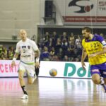 Fragment meczu Vive Targi - Gaz System Pogoń Szczecin / Kamil Król / Radio Kielce