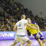 Fragment meczu Vive Targi - Gaz System Pogoń Szczecin / Kamil Król / Radio Kielce