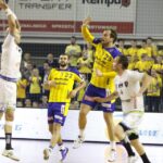 Fragment meczu Vive Targi - Gaz System Pogoń Szczecin / Kamil Król / Radio Kielce