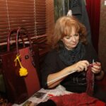 Dzierganie szalików w kawiarni Wesoła Kawka / Kamil Król / Radio Kielce