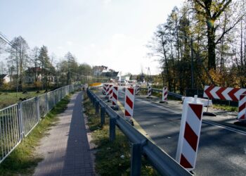Budowa tymczasowego mostu w Woli Jachowej / Stanisław Blinstrub / Radio Kielce