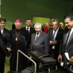 Zwiedzanie oddziału przez zaproszonych gosci / Stanisław Blinstrub / Radio Kielce