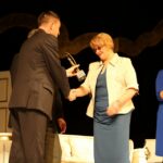 Wręczenie statuetki Anioł Dobroczynności  Teresa Gajewska, przedsiębiorca i społecznik z Opatowa / Stanisław Blinstrub / Radio Kielce