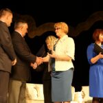 Wręczenie statuetki Anioł Dobroczynności  Teresa Gajewska, przedsiębiorca i społecznik z Opatowa / Stanisław Blinstrub / Radio Kielce