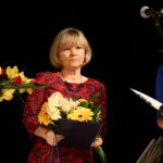 Wręczenie statuetki Anioł Dobroczynności  Katarzyny Rycerz, pracownika Szkoły Podstawowej w Zawichoście / Stanisław Blinstrub / Radio Kielce