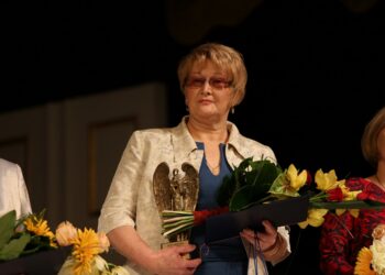 Wręczenie statuetki Anioł Dobroczynności  Teresa Gajewska / Stanisław Blinstrub / Radio Kielce