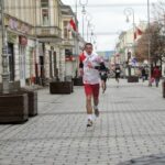 Zwycięzca biegu głównego Dawid Kubiec ze Starachowic / Kamil Król / Radio Kielce