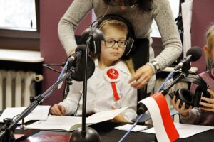 Dzień Dobry Dzieci w Święto Niepodległości z udziałem Wojewody Bożentyny Pałki-Koruby, Marszałka Adama Jarubasa i historyka z Muzeum Historii Kielc Krzysztofa Myslińskiego / Stanisław Blinstrub / Radio Kielce