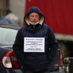 Członkowie spółdzielni mieszkaniowej Hutnik z Ostrowca manifestowali przed Prokuraturą Okręgową w Kielcach  / Stanisław Blinstrub / Radio Kielce