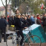 Uroczystości pogrzebowe Tadeusza Mazowieckiego. Na trasie przejazdu zgromadziły się tłumy ludzi / Bartłomiej Zapała / Radio Kielce