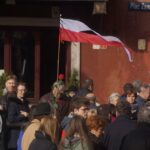 Uroczystości pogrzebowe Tadeusza Mazowieckiego. Tłumy ludzi na Placu Zamkowym / Bartłomiej Zapała / Radio Kielce