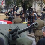 Uroczystości pogrzebowe Tadeusza Mazowieckiego. Przejazd trumny z ciałem premiera na armatniej lawecie do Katedry św. Jana na Starym Mieście / Bartłomiej Zapała / Radio Kielce