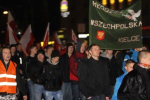 Marsz Niepodległości przeszedł ulicami Kielc. Zorganizował go Ruch Narodowy Świętokrzyskie / Kamil Król / Radio Kielce
