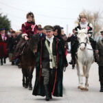 Obchody 95-tej rocznicy Odzyskania Niepodległości w Szkole Podstawowej w Bolechowicach. Po mszy świętej odbył się uroczysty przemarsz uczniów i zaproszonych gości z kościoła do szkoły. / Wojciech Habdas / Radio Kielce