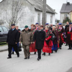Obchody 95-tej rocznicy Odzyskania Niepodległości w Szkole Podstawowej w Bolechowicach. Po mszy świętej odbył się uroczysty przemarsz uczniów i zaproszonych gości z kościoła do szkoły. / Wojciech Habdas / Radio Kielce
