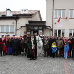 Obchody 95-tej rocznicy Odzyskania Niepodległości w Szkole Podstawowej w Bolechowicach. Po mszy świętej odbył się uroczysty przemarsz uczniów i zaproszonych gości z kościoła do szkoły. / Wojciech Habdas / Radio Kielce