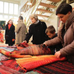 Giełda Mikołajkowa w Plastyku cieszyła się dużym zainteresowaniem. / Wojciech Habdas / Radio Kielce