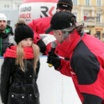 Na Rynku otwarto sztuczne lodowisko. Marcin Przemirski rozmawiał z uczestnikami imprezy. / Radio Kielce