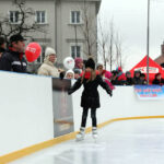 Na Rynku otwarto sztuczne lodowisko. / Radio Kielce