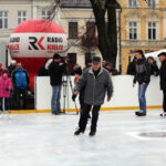 Na Rynku otwarto sztuczne lodowisko. / Radio Kielce