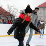 Na Rynku otwarto sztuczne lodowisko. / Radio Kielce