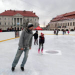 Na Rynku otwarto sztuczne lodowisko. / Radio Kielce