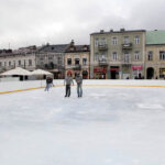 Na Rynku otwarto sztuczne lodowisko. / Radio Kielce