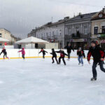 Na Rynku otwarto sztuczne lodowisko. / Radio Kielce