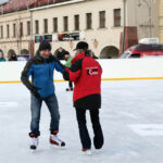 Na Rynku otwarto sztuczne lodowisko. / Radio Kielce