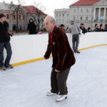 Na Rynku otwarto sztuczne lodowisko. / Radio Kielce