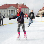 Na Rynku otwarto sztuczne lodowisko. / Radio Kielce