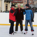 Na Rynku otwarto sztuczne lodowisko. / Radio Kielce