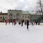 Na Rynku otwarto sztuczne lodowisko. / Radio Kielce