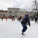 Na Rynku otwarto sztuczne lodowisko. / Radio Kielce