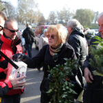 1.11.2013 Wszystkich Świętych. Kwestują m.in. dziennikarze Radia Kielce Paweł Solarz i Marcin Przemirski. / Wojciech Habdas / Radio Kielce