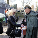 1.11.2013 Wszystkich Świętych. Od lat wśród kwestujących można spotkać Zdzisława Sabata. / Wojciech Habdas / Radio Kielce