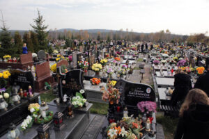 1.11.2013 Cmentarz w Cedzynie. Dzień Wszystkich Świętych. / Wojciech Habdas / Radio Kielce