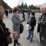 1.11.2013 Cmentarz w Cedzynie. Dzień Wszystkich Świętych. Kwesta. / Wojciech Habdas / Radio Kielce