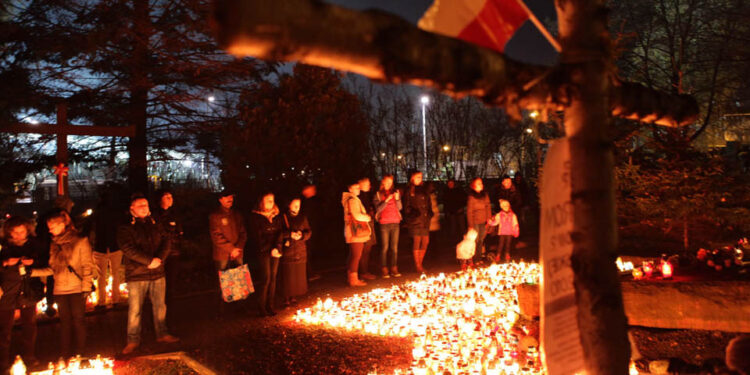 Dzień Wszystkich Świętych. Cmentarz Partyzancki w Kielcach. / Wojciech Habdas / Radio Kielce