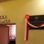 Obchody Święta Niepodległości w Wojewódzkiej Komendzie Straży Pożarnej w Kielcach. Odsłonięto tablicę pamiątkową płk Józefa Orlicza – Plebanka oficera pożarnictwa, który w latach 1930 – 1960 tworzył i rozwijał ochronę przeciwpożarową na Kielecczyźnie. / Paweł Klepka / Radio Kielce