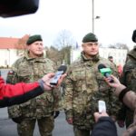 Na pytania dziennikarzy odpowiada Dowódca Wojsk Specjalnych, gen. brygady Piotr Patalong / Kamil Król / Radio Kielce