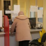 Pacjenci czekający w kolejce do rejestracji / Kamil Król / Radio Kielce