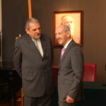 Pamiątki po prezydencie Kielc Stefanie Artwińskim przekazane Muzeum Historii Kielc. Na zdjęciu byli prezydenci Kielc Bogusław Ciesielski i Jan Szmajdel / Stanisław Blinstrub / Radio Kielce