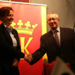 Pamiątki po prezydencie Kielc Stefanie Artwińskim przekazane Muzeum Historii Kielc. Moment symbolicznego przekazania eksponatów. / Stanisław Blinstrub / Radio Kielce